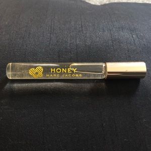 Honey by Marc jacobs roll on